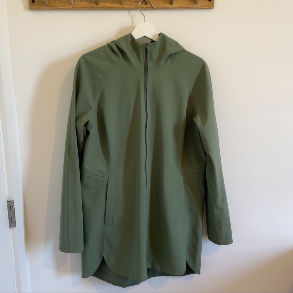 Lululemon Sz8 Glyde Along Softshell in Green Twill